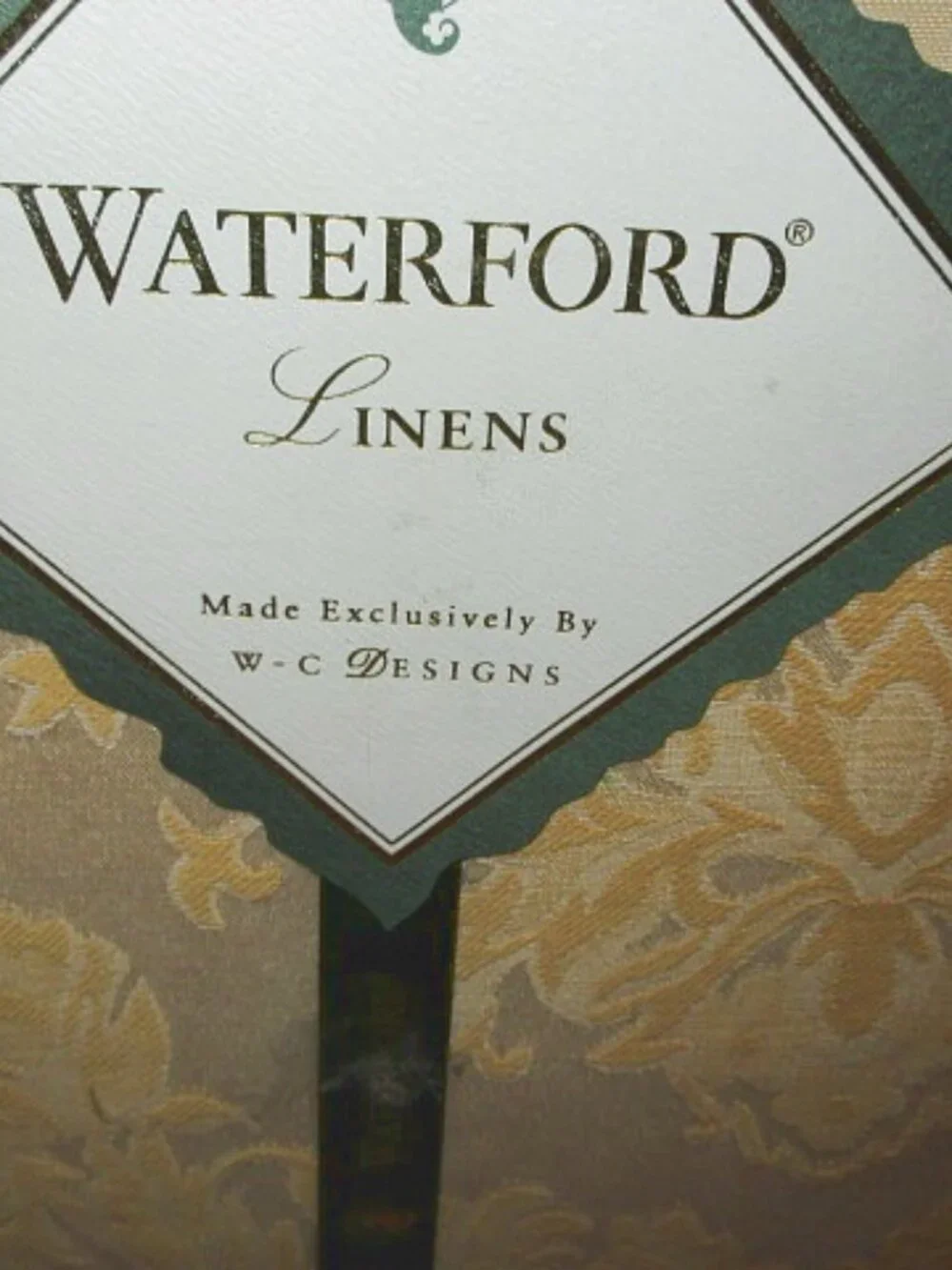 Waterford Wiltshire Platinum Gold Tablecloth Jacquard Paisley Oblong 70 x 84 NEW